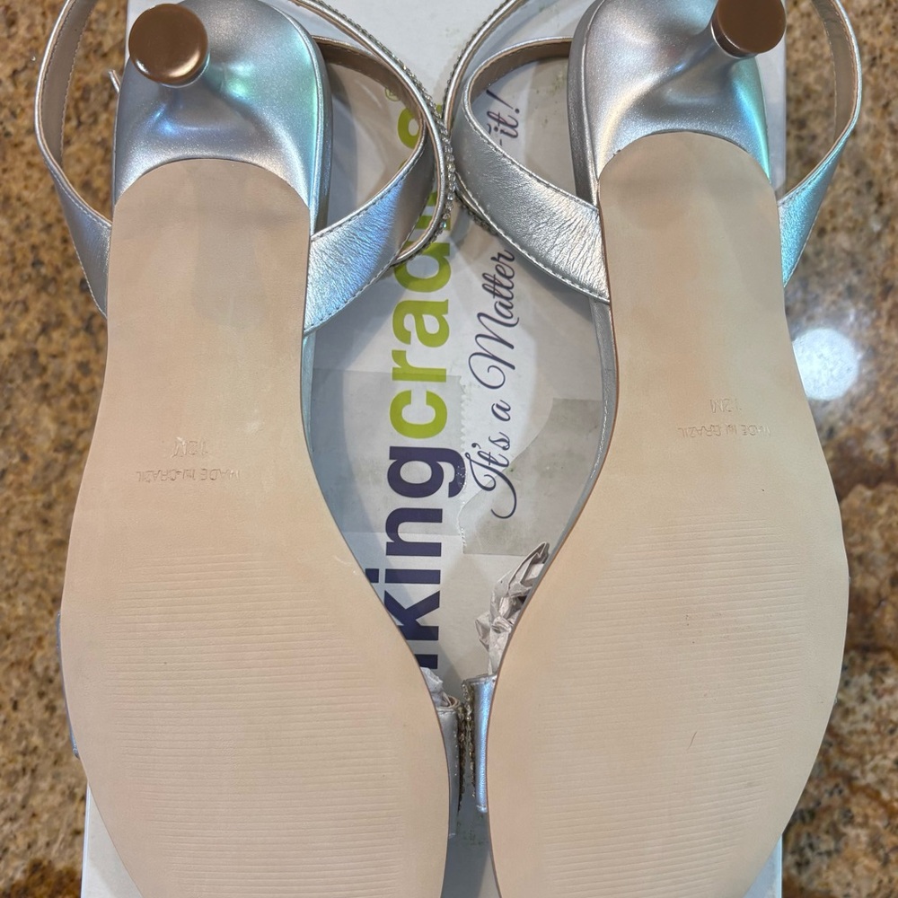 NIB - Silver Walking Cradles evening sandals - Picture 7 of 7